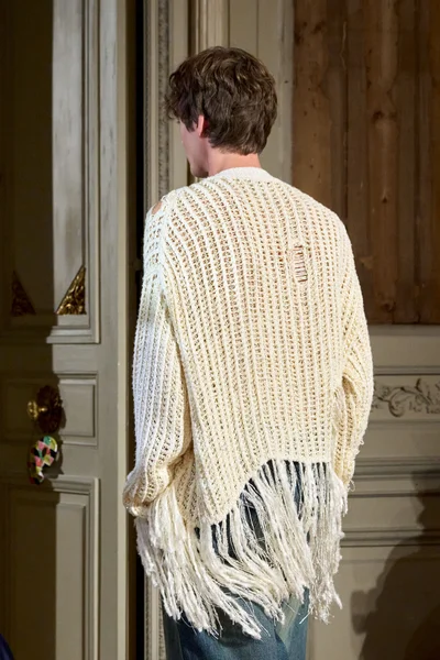 Look 15